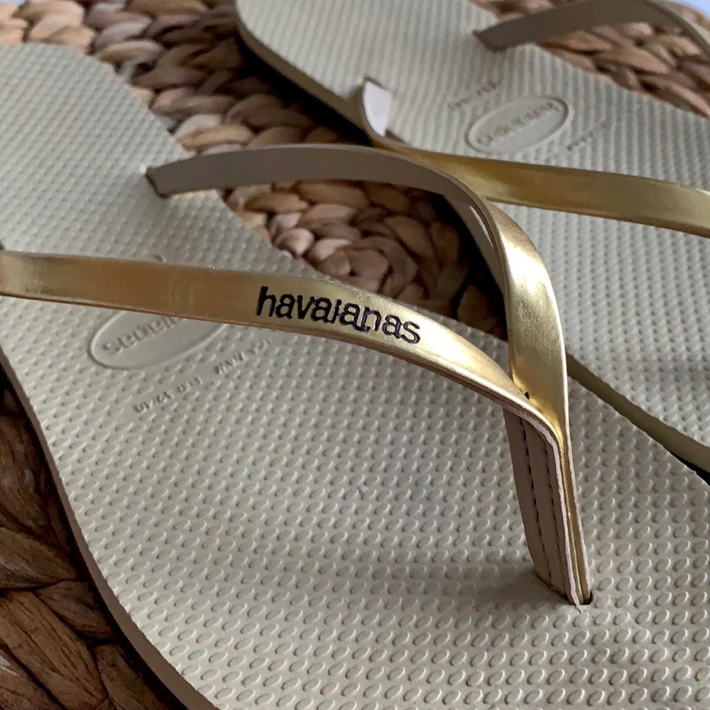 Gold Havaianas flip flops - Picture 2 of 4